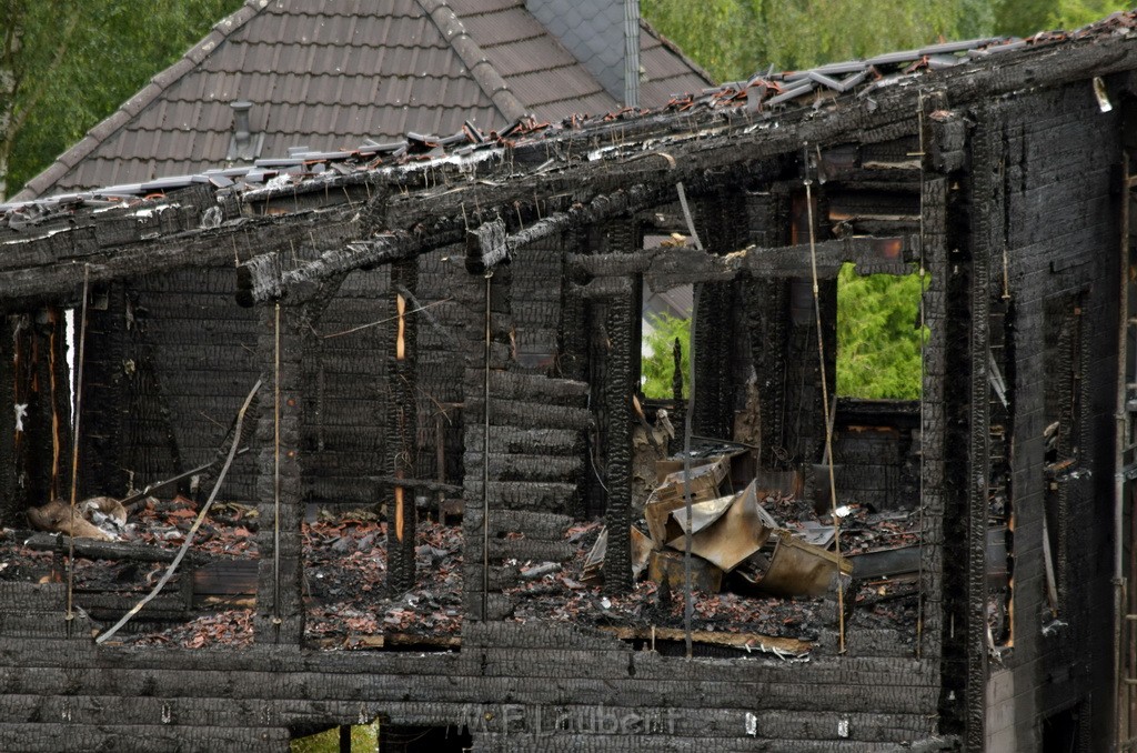 Schwerer Brand in Einfamilien Haus Roesrath Rambruecken P174.JPG - Miklos Laubert